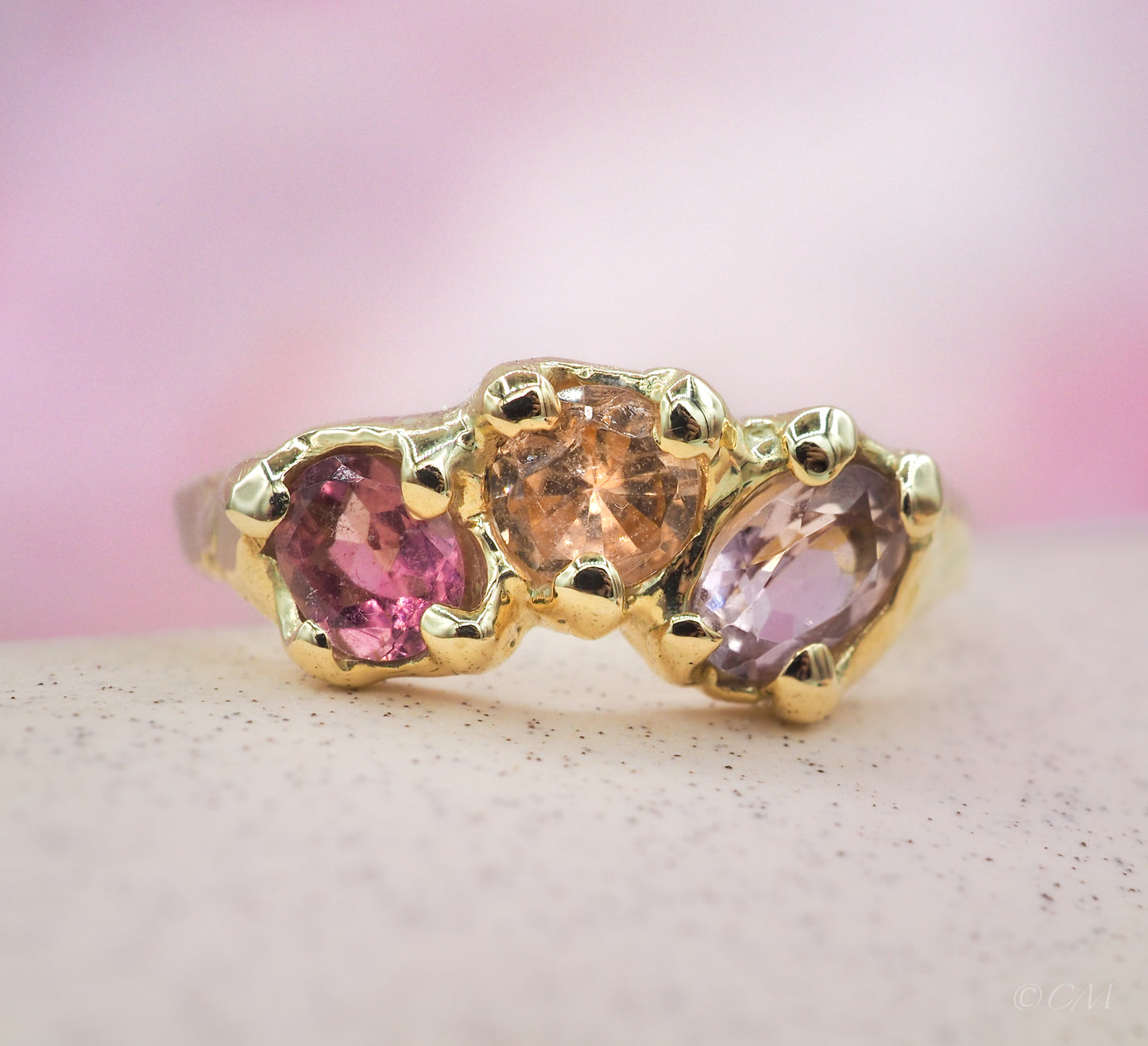 Gouden ring met drie gouden toermalijnen