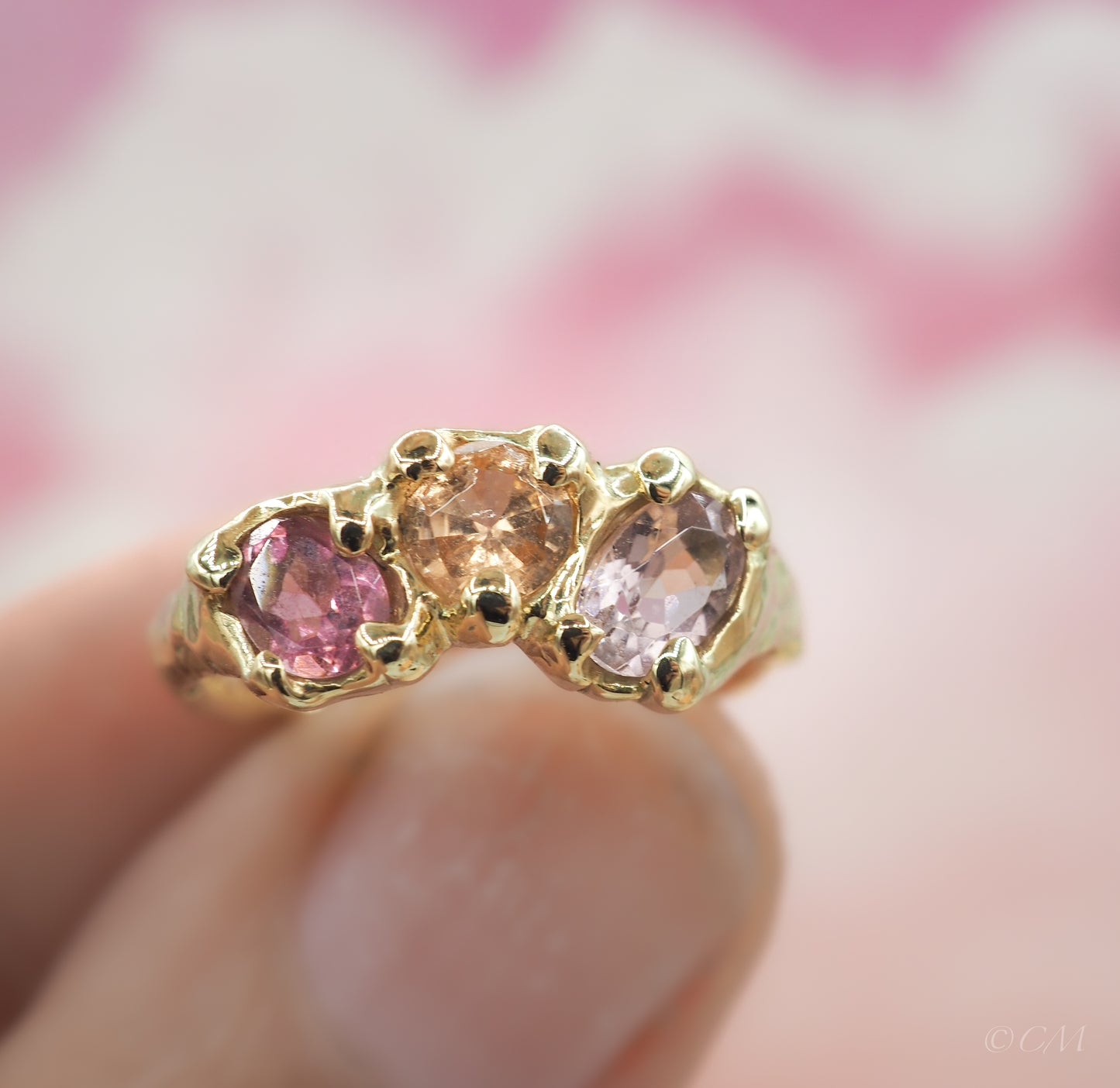 Gouden ring met drie gouden toermalijnen