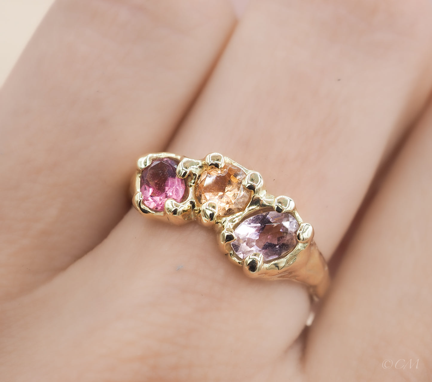 Gouden ring met drie gouden toermalijnen