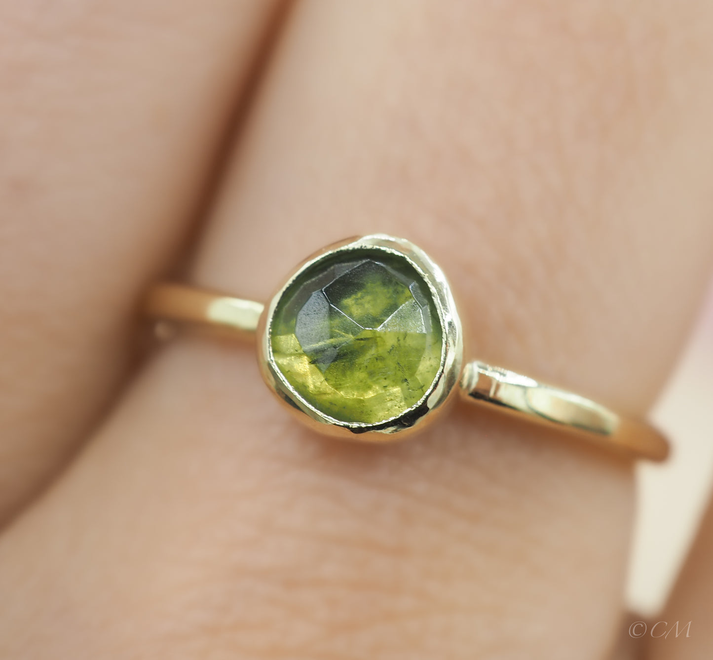 Gouden ring met groene toermalijn