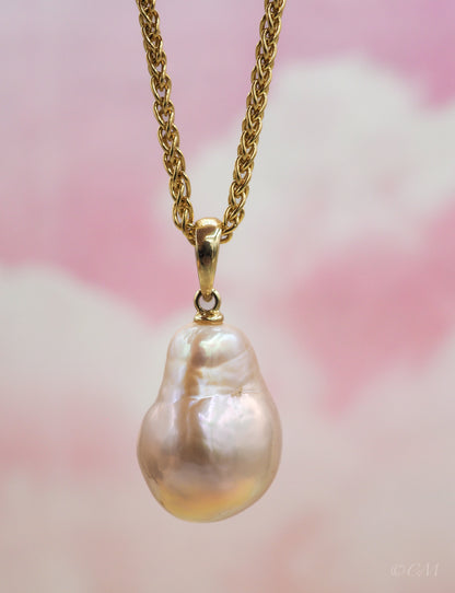 Poederkleurige  zoetwaterparel hanger