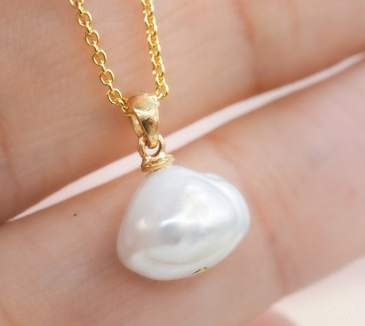 Fijne parelhanger in wolkvorm