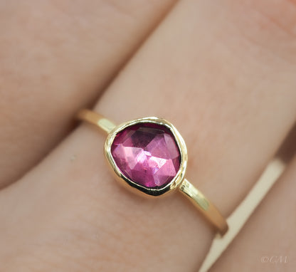 Gouden Ring met Roze-Paarse Saffier VERKOCHT