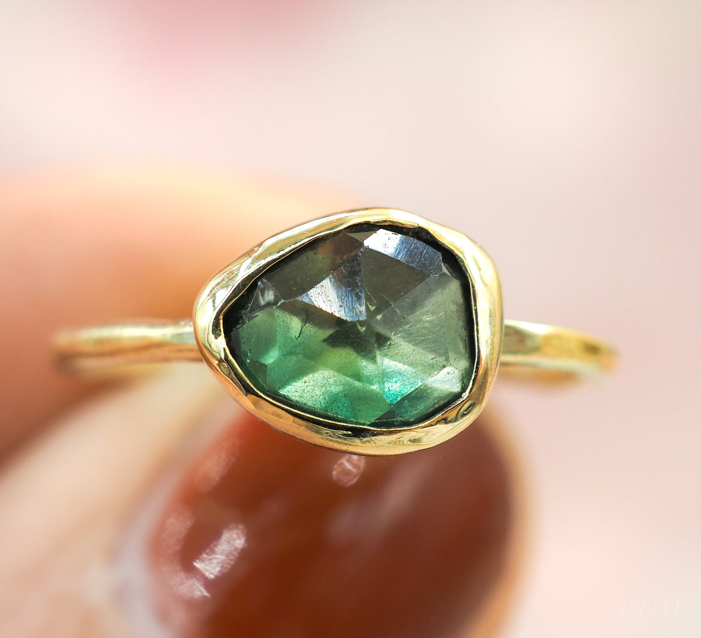 Gouden ring met Saffier VERKOCHT