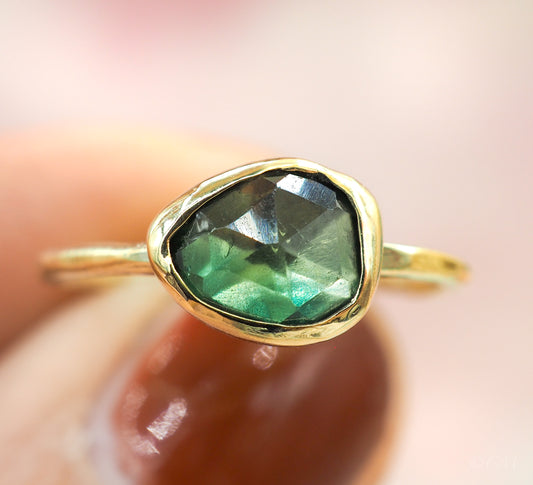 Gouden ring met Saffier VERKOCHT