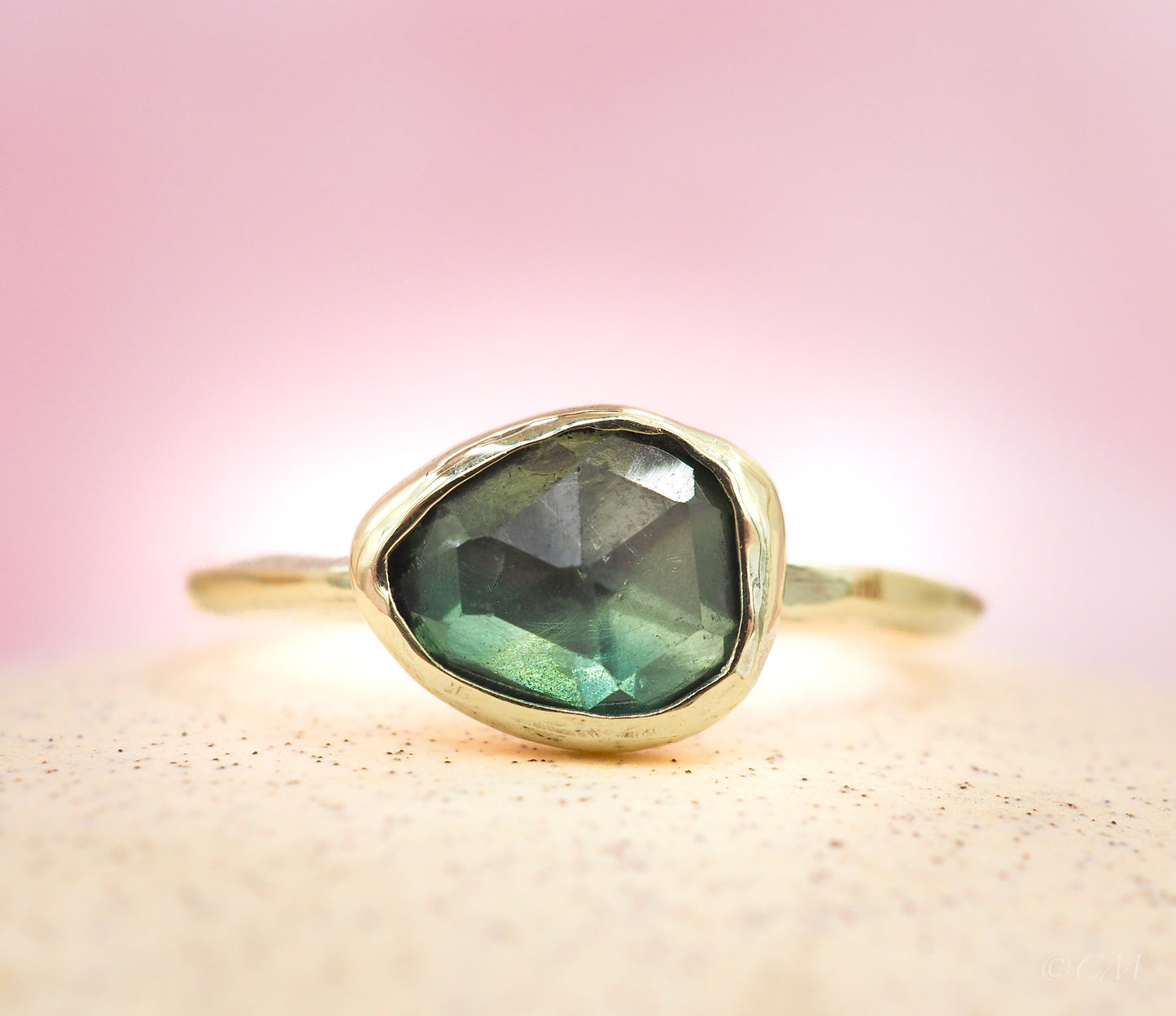 Gouden ring met Saffier VERKOCHT