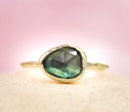 Gouden ring met Saffier VERKOCHT