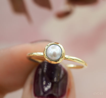 Gouden Ring met Witte Zoetwaterparel