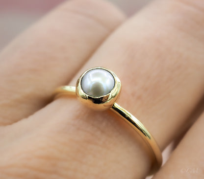 Gouden Ring met Witte Zoetwaterparel