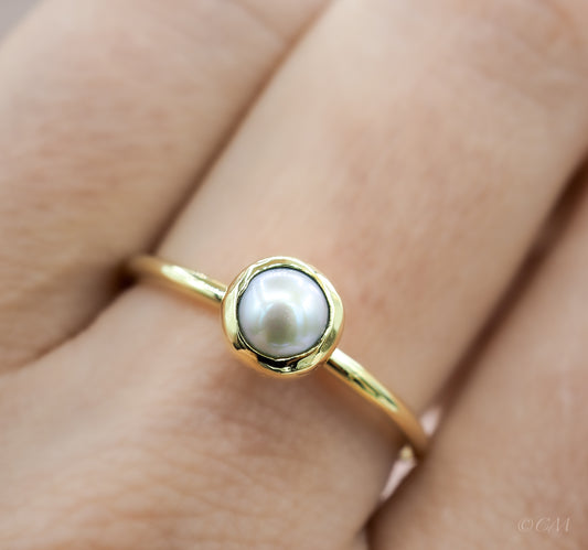 Gouden Ring met Witte Zoetwaterparel