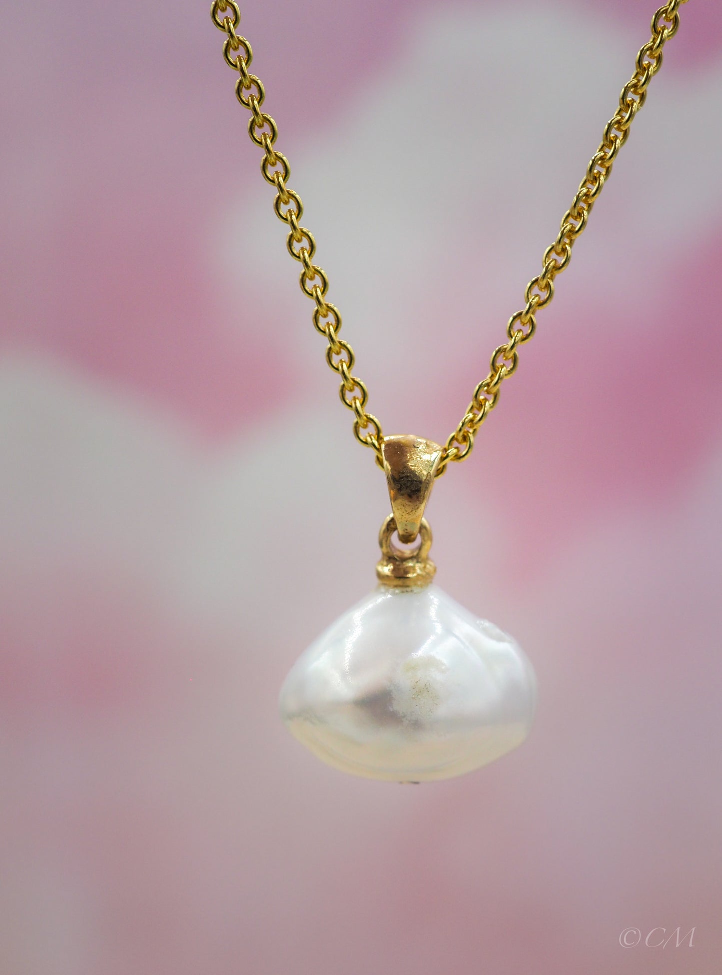 Fijne parelhanger in wolkvorm