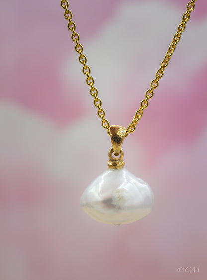 Fijne parelhanger in wolkvorm