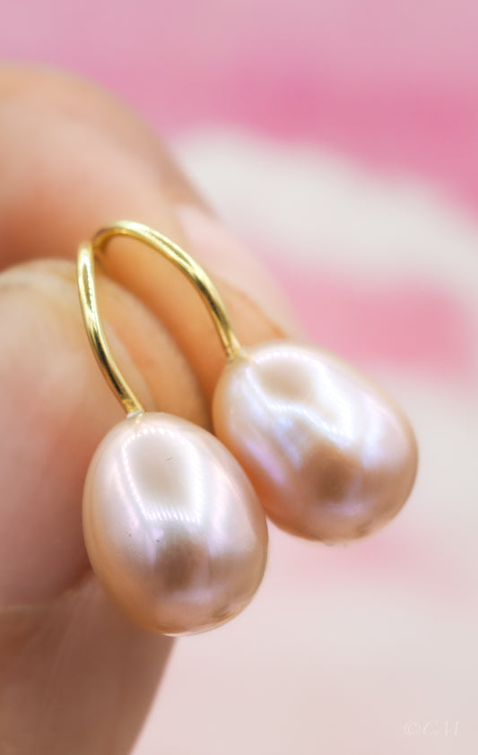 Zachtroze parel oorbellen